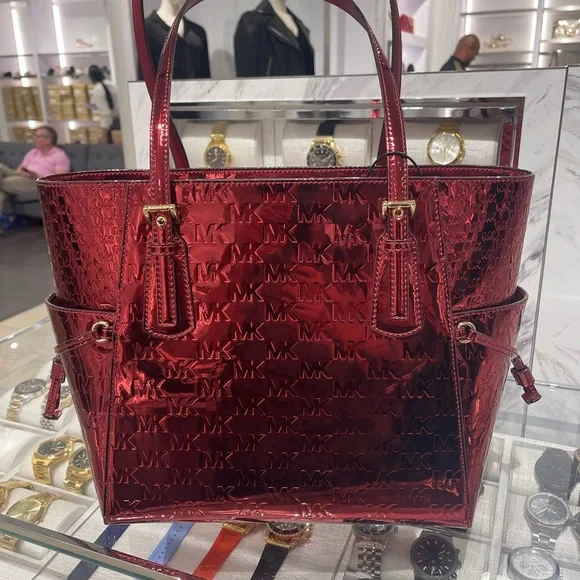 MICHAEL KORS Voyager Lg Metallic Logo Debossed EW Shoulder Tote Bag
Cherry
NWT - Picture 11 of 16